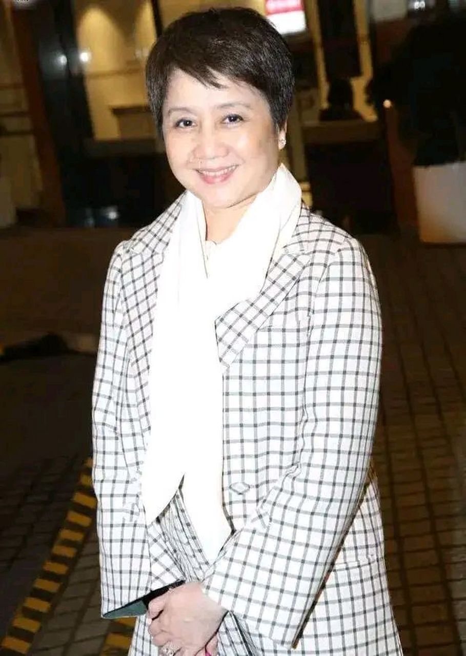 梁安琪毫不客气地回怼道:"何太只有一位,齐天大圣再有本事也无法飞