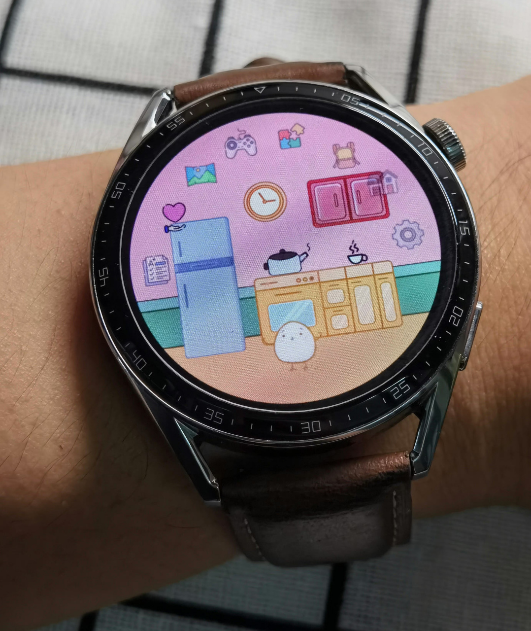 华为手表应用市场新增了一个特别有趣的应用"电子宠物机",有点像小