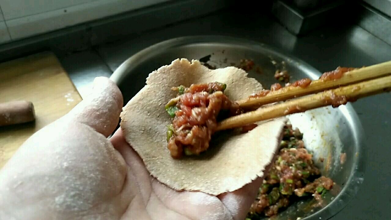 晚餐做全麦粉肉馅蒸饺,汤汁满满肉馅嫩滑,再吃一盘