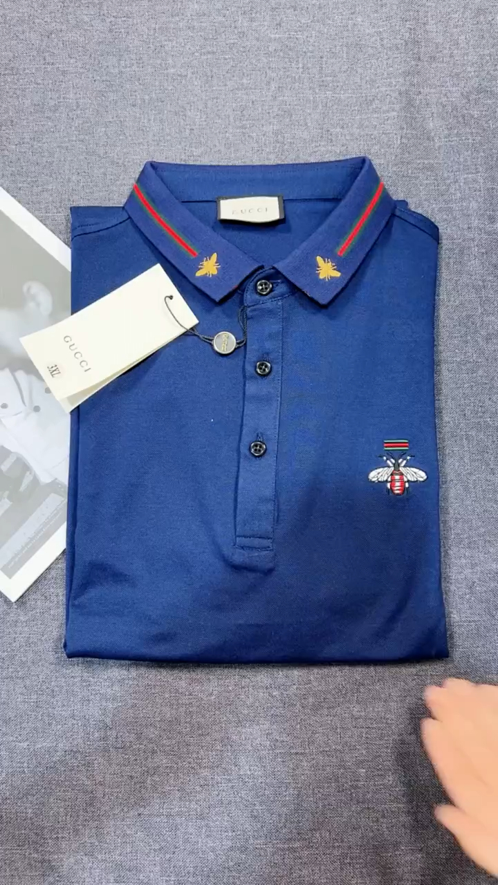 古驰家这款蜜蜂小刺绣logo衫太百搭了-度小视