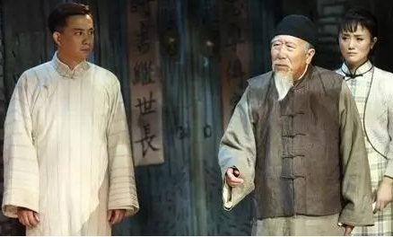 《四世同堂》富善先生在小说中呈现出来是一个自我矛盾的个体形象