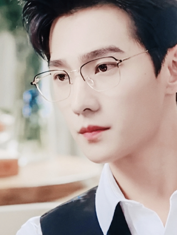 杨洋戴眼镜造型,舔屏一万遍,手机屏舔烂!