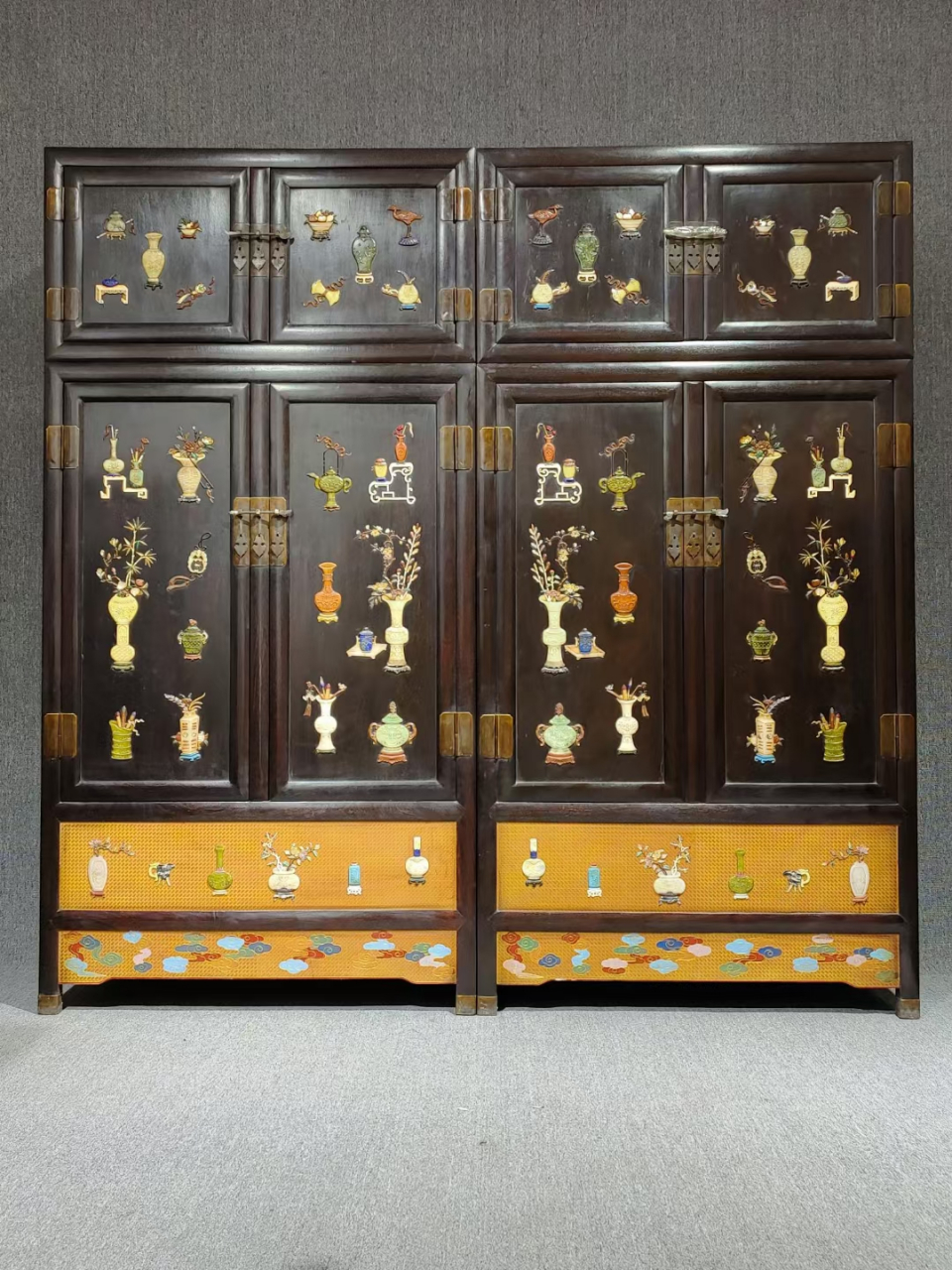 紫檀木百宝镶嵌顶箱柜