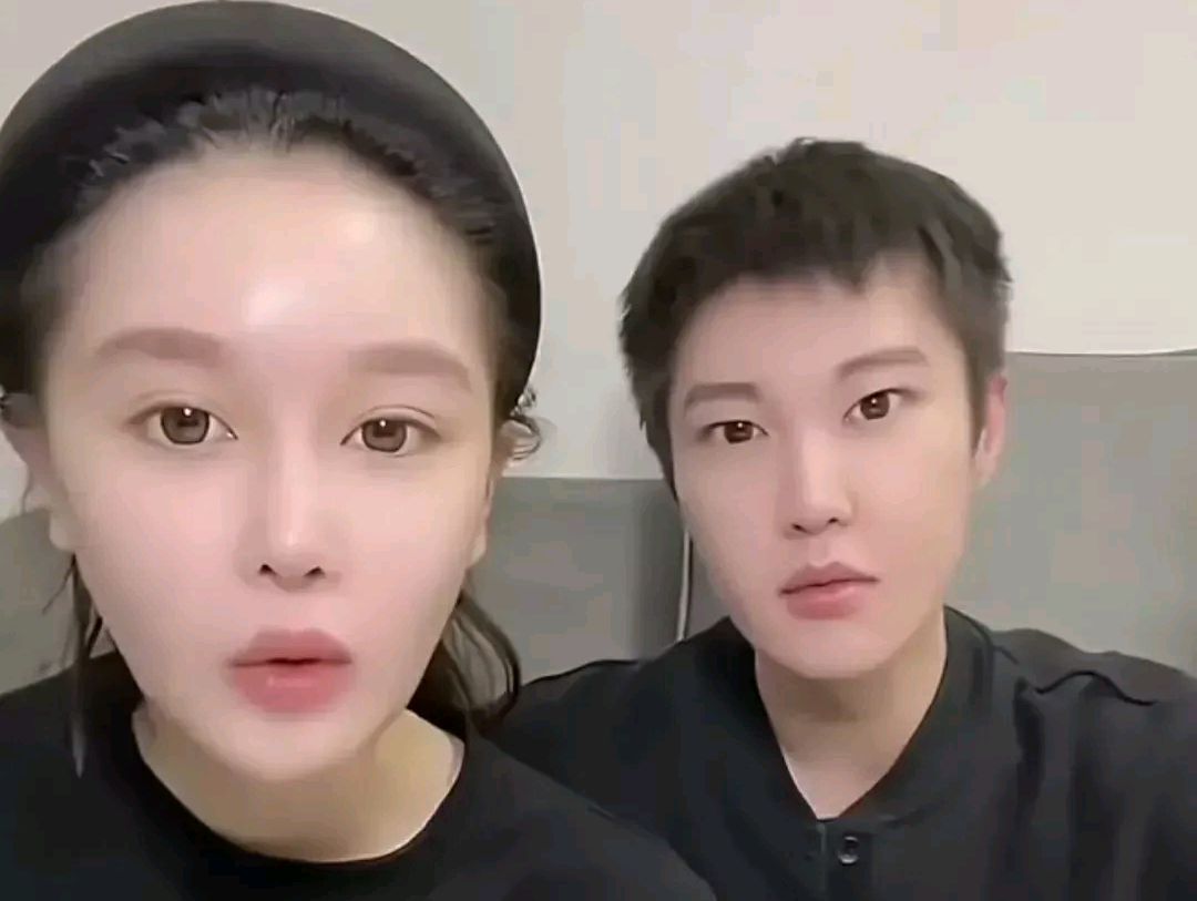 赵本山的女儿球球和姜鹏的儿子姜达赫领证了,长相太中性了
