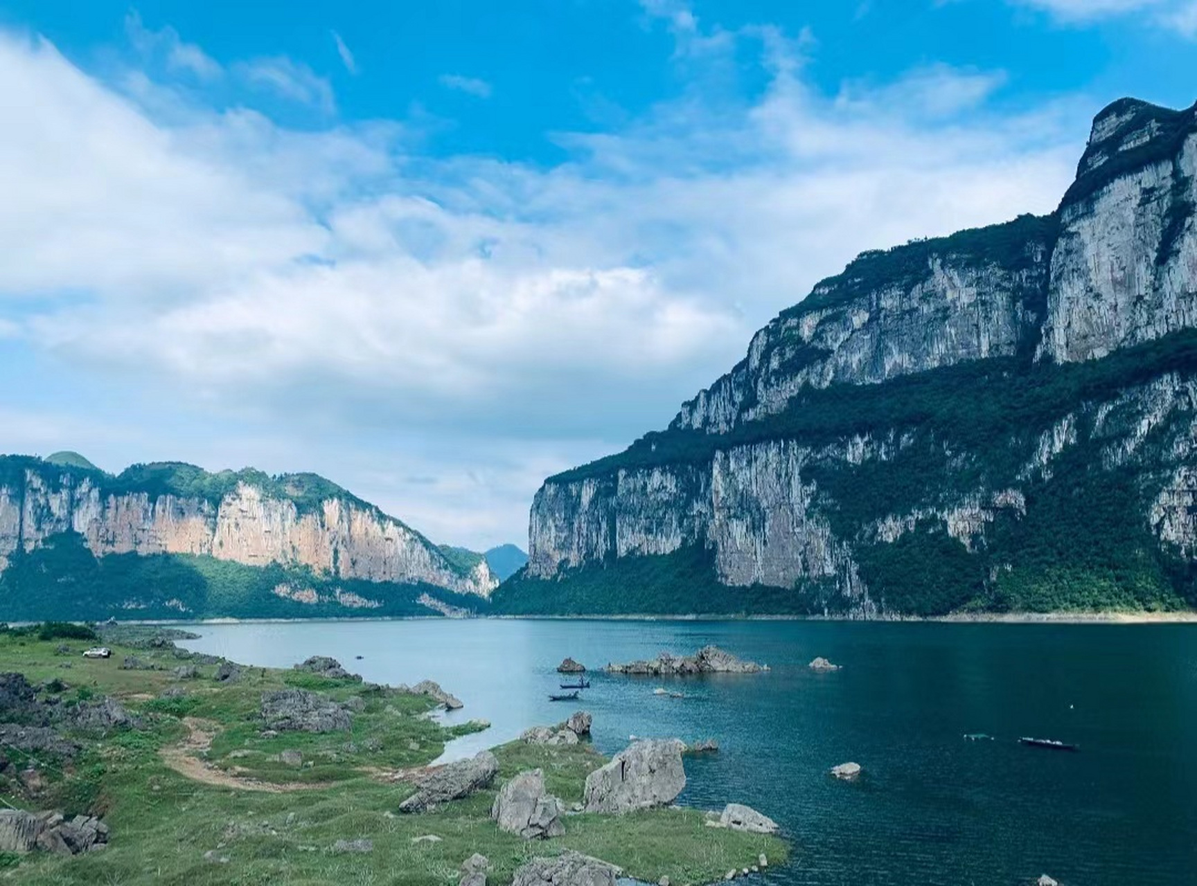 贵州风景秀丽,茅台镇美酒飘香~欢迎酒友们国庆假期来赏景品酒[嘿哈]