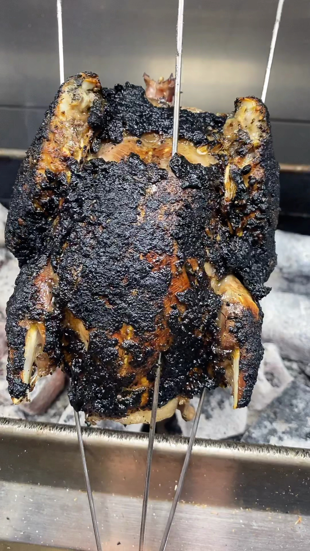 带毛烧鸽子一种古老的烧烤方式