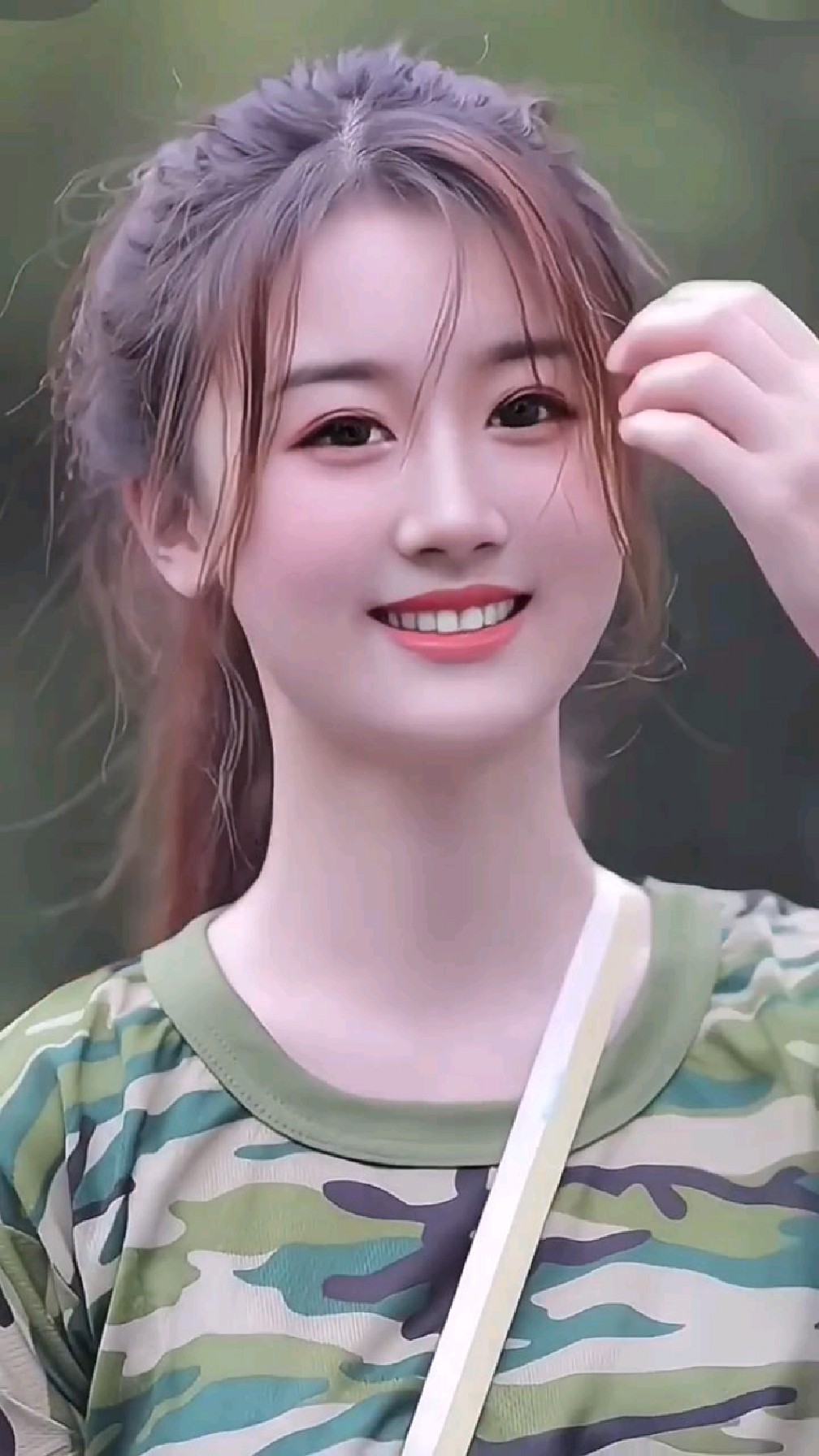 美女甜甜的微笑