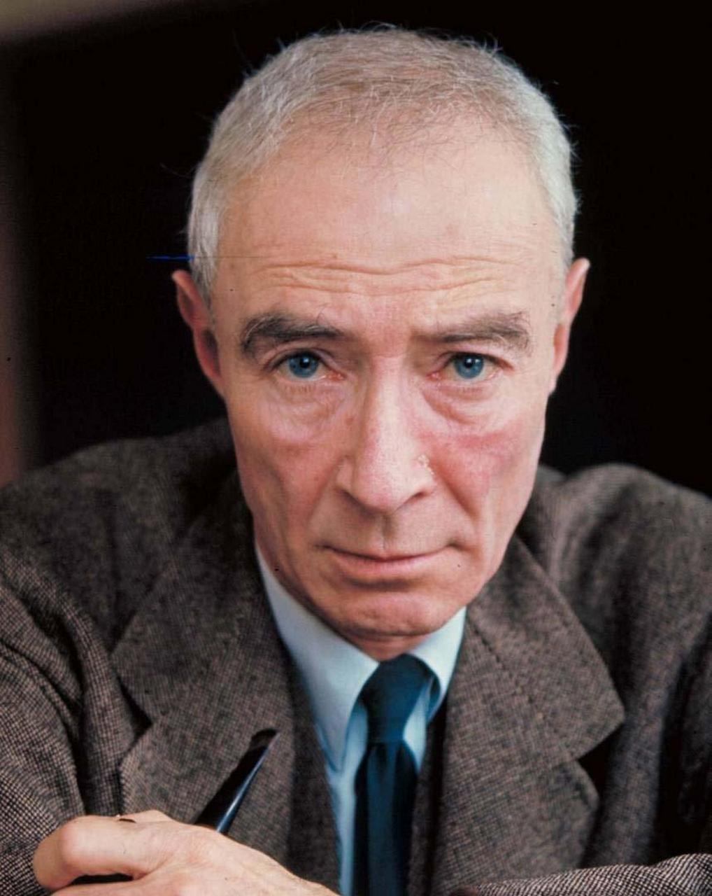 奥本海默这样科学巨擘,还不是照样一辈子被监视迫害.