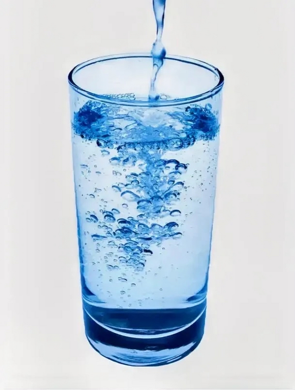 8个抗衰老细节  1,早上起来喝一杯温开水.有效排毒,清理肠道.