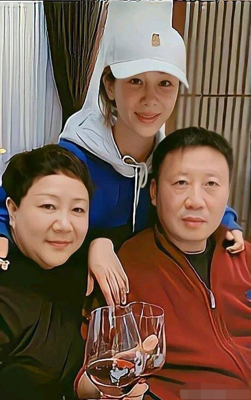 杨紫一家三口合照