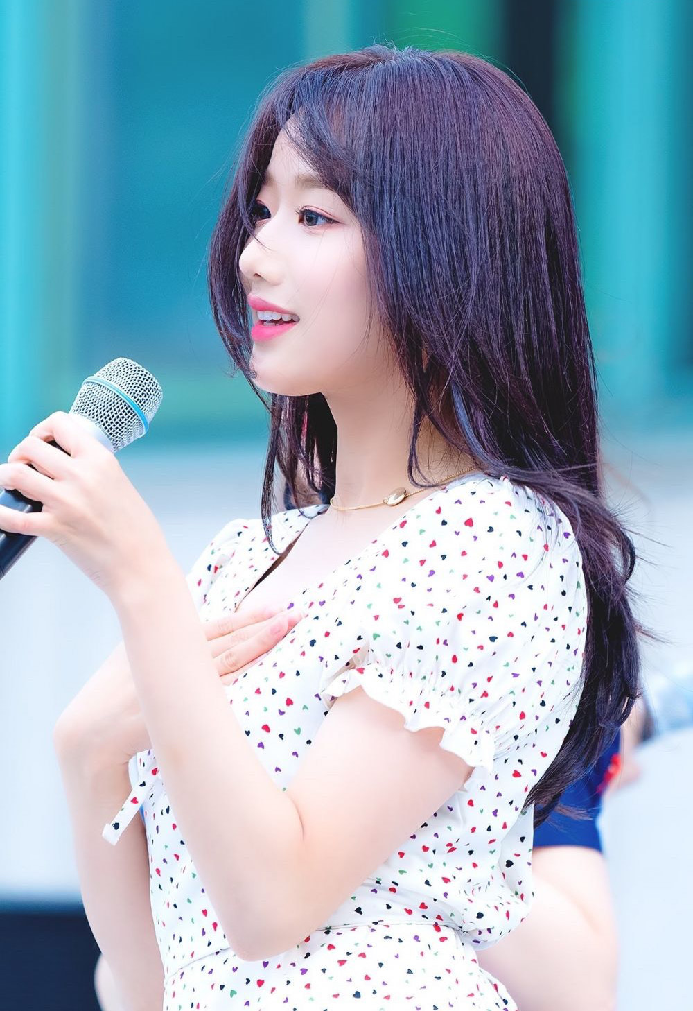 韩国女团april成员李娜恩 甜美与可爱完美呈现