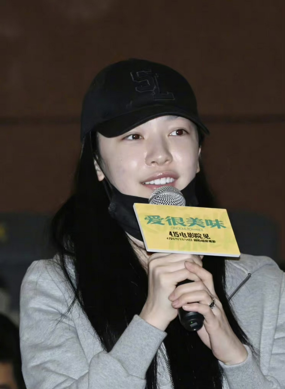 易梦玲素颜生图真的很棒,缓解了很多人的容貌焦虑