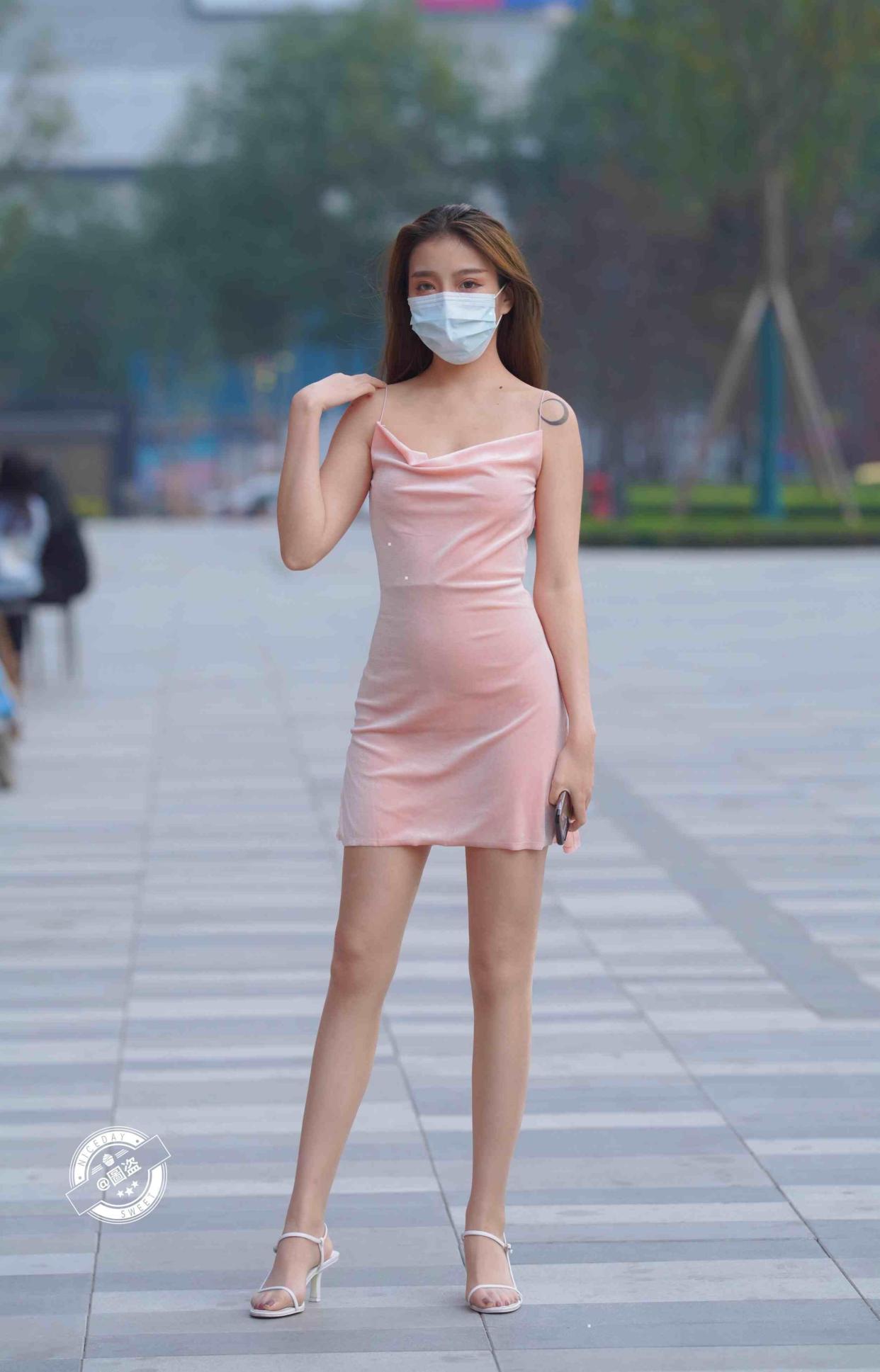 贴身提臀的包臀裙,拉长身材比例,气质提升