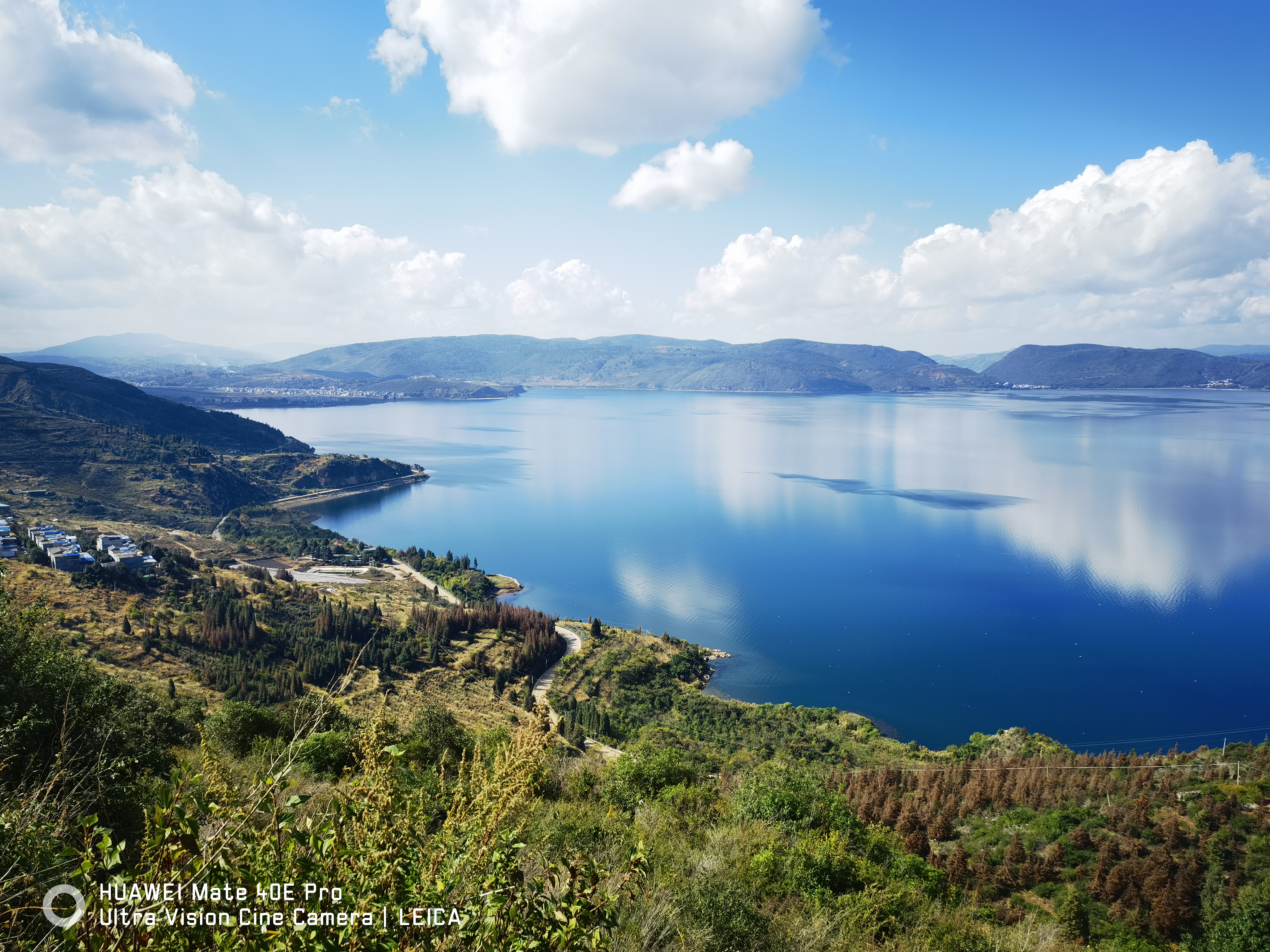 抚仙湖环湖有很多著名景点,如禄充景区,明星鱼洞景区,孤山景区,湿地