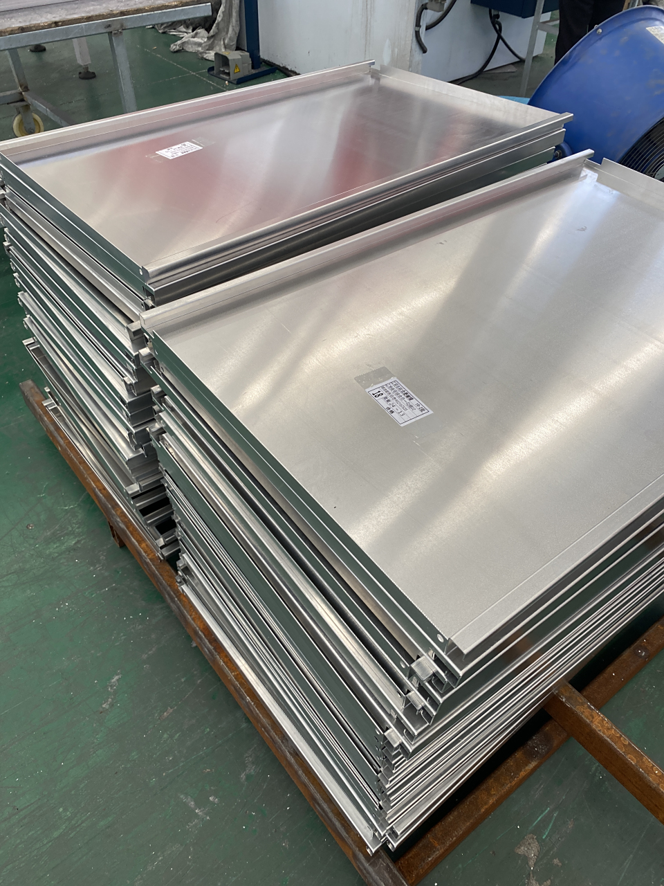 随着建筑装饰行业的不断发展,铝单板作为一种常用的