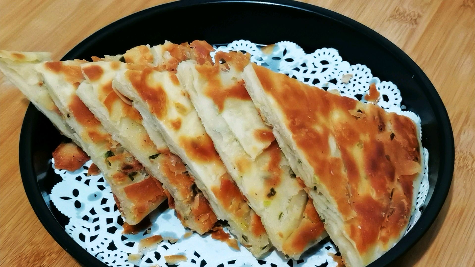 香酥葱油饼在家简单做,外酥里软层次丰富,美味早餐不用出去买