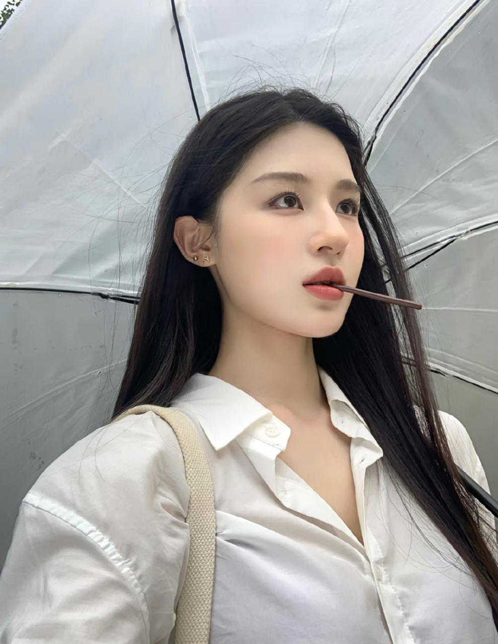 表面:高冷霸道女总裁 实际:吃巧克力棒的小女孩#于雯