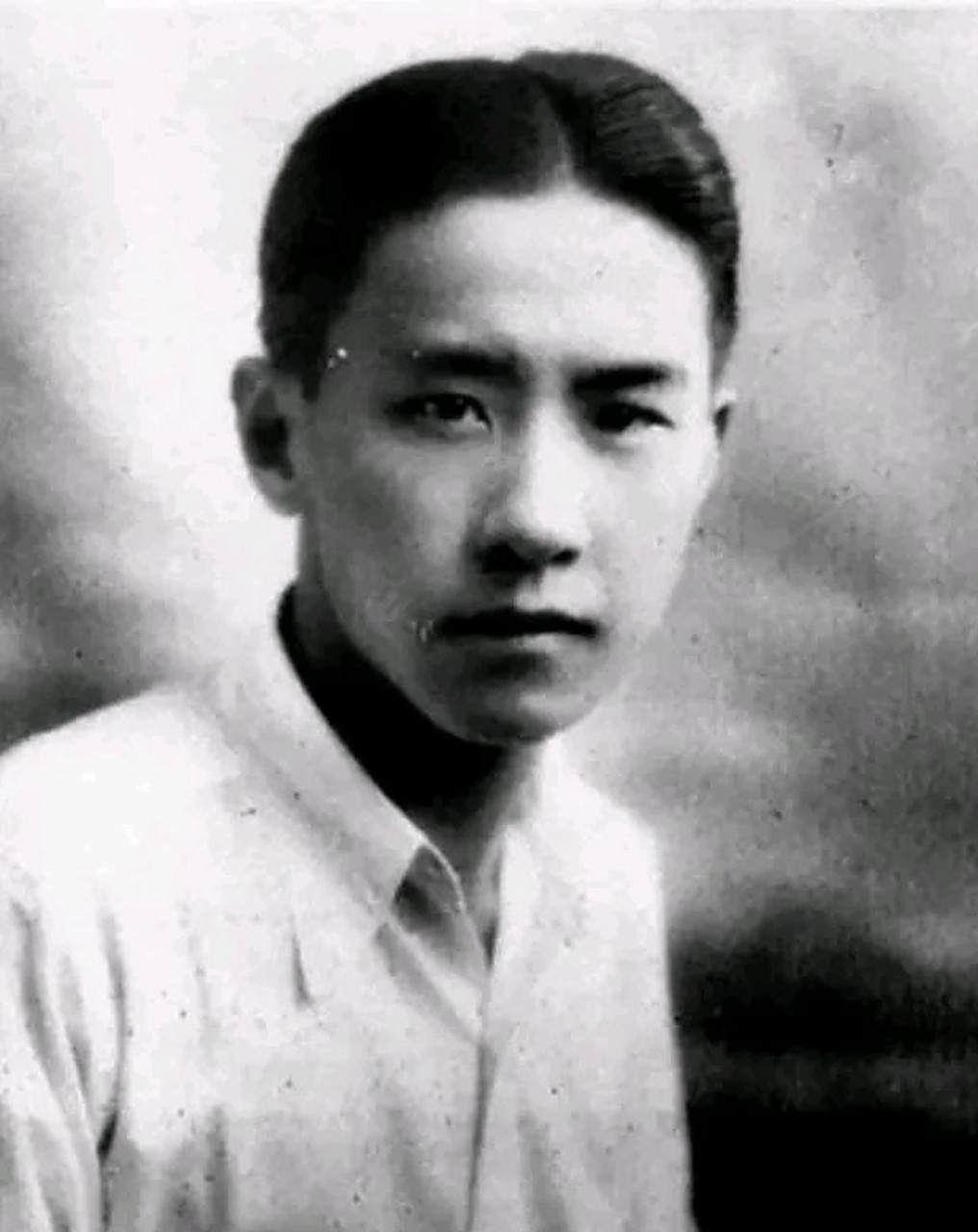 1907年,16岁的叶蓁坐上花轿,要嫁给19岁的袁克文.