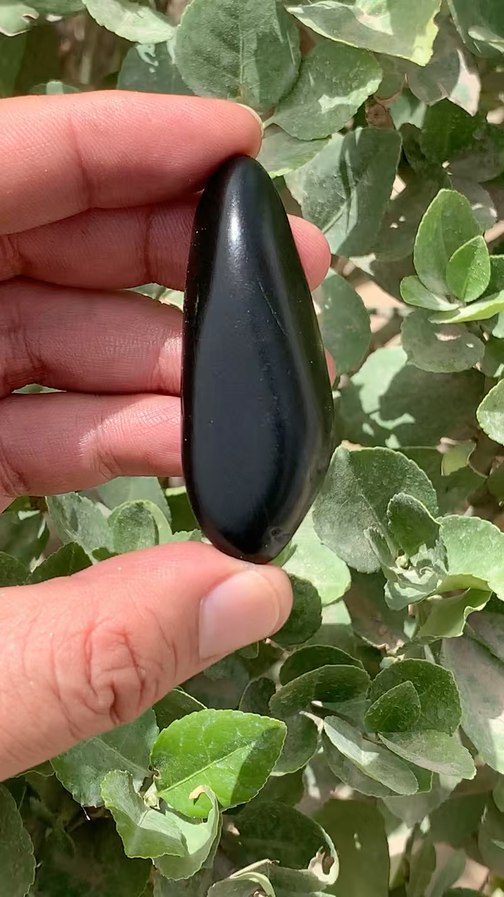 和田玉籽料黑青