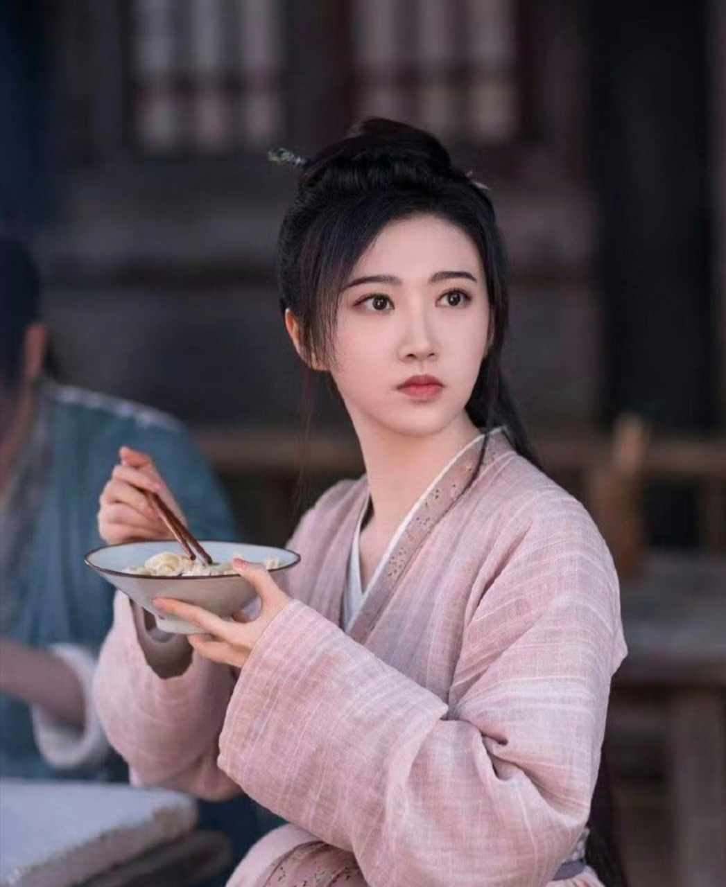 据悉,由#白鹿#,#张凌赫#,#王星月#等主演的古装剧《#宁安如梦#》即将