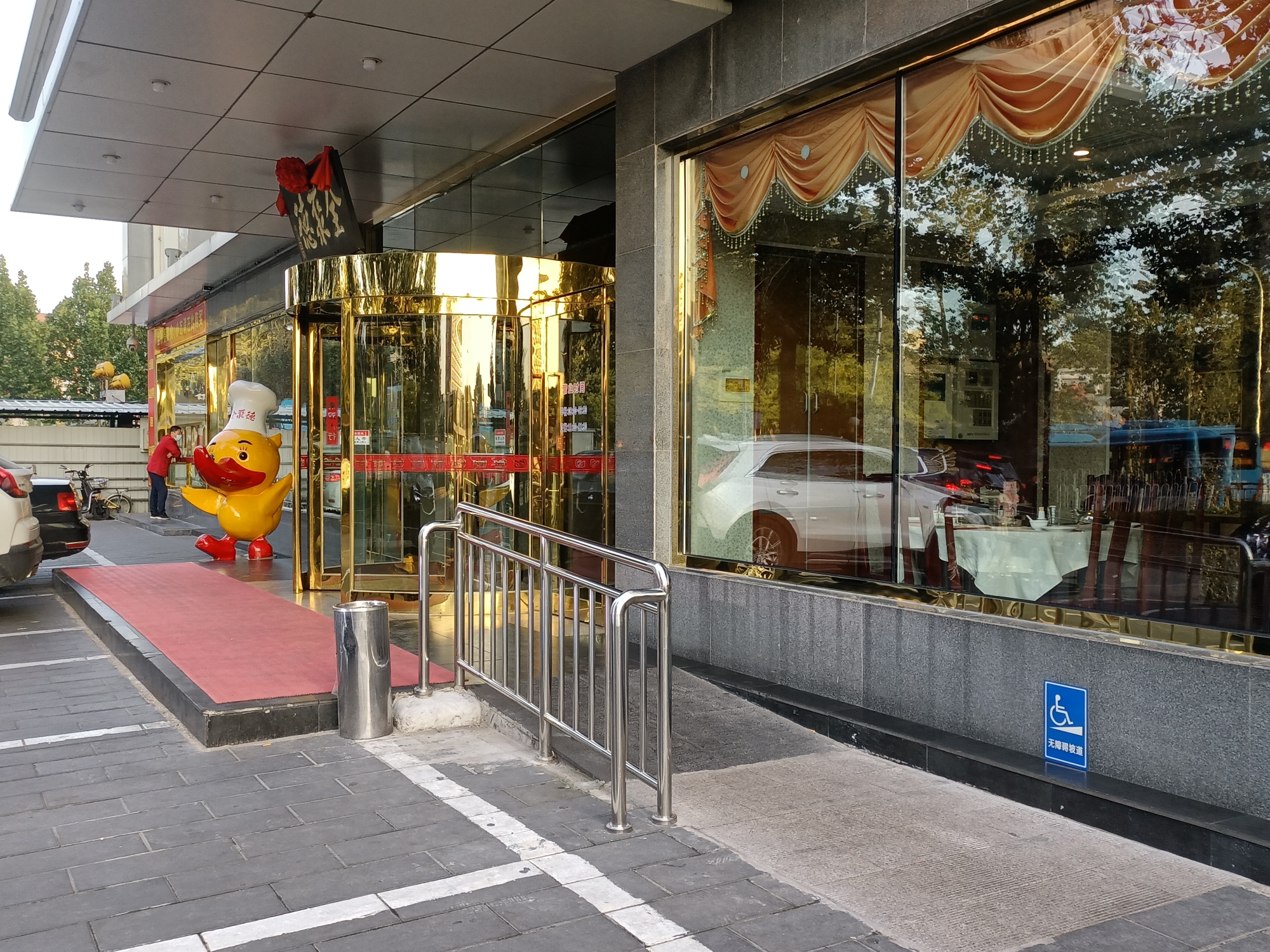 聚焦冬奥打造"无碍"环境:永定路街道38个无障碍设施改造点位投入使用