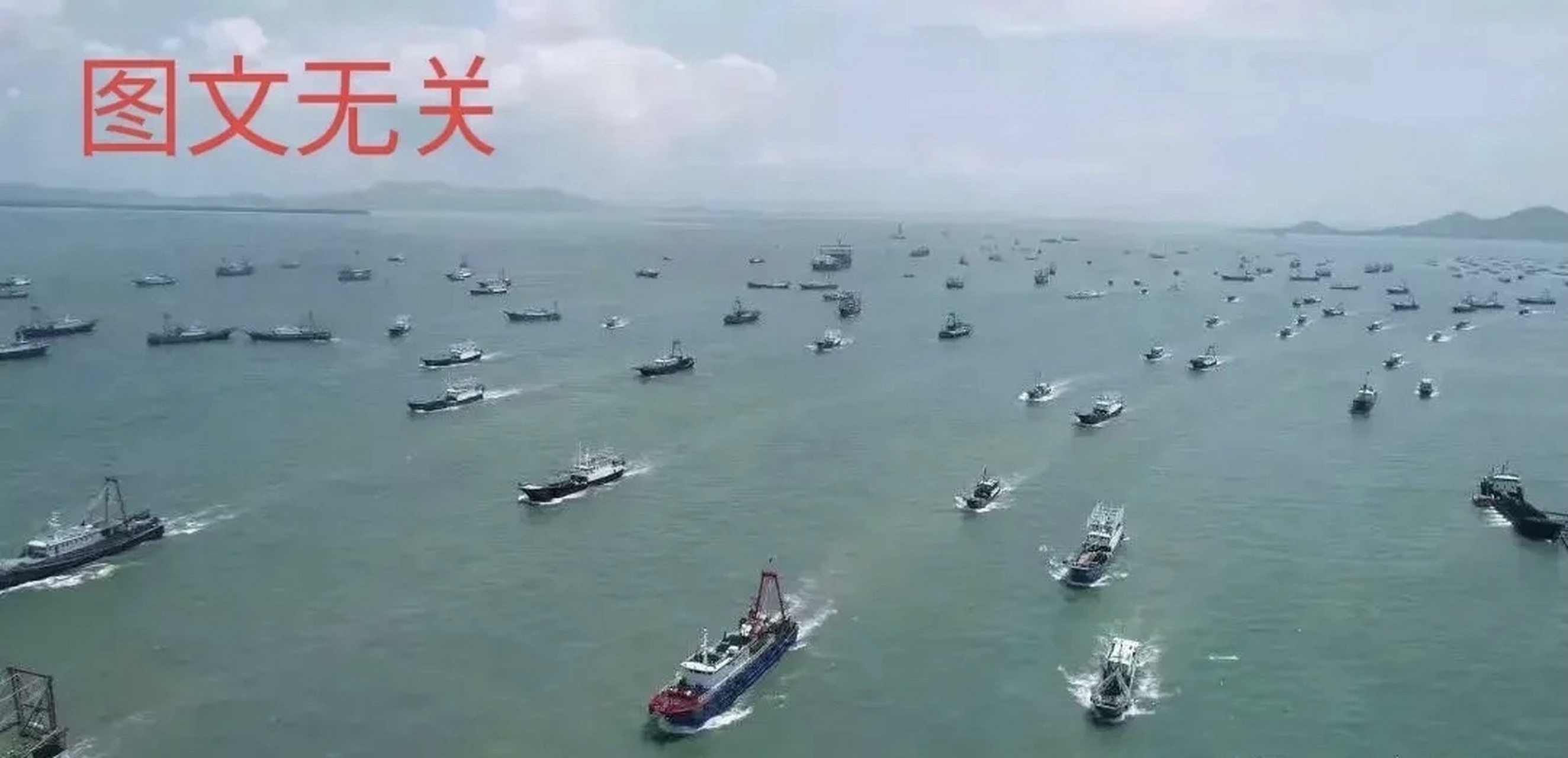 忍不住笑了  里根号刚进入苏禄海,朝仁爱礁远远瞄了一眼:哇,不得了