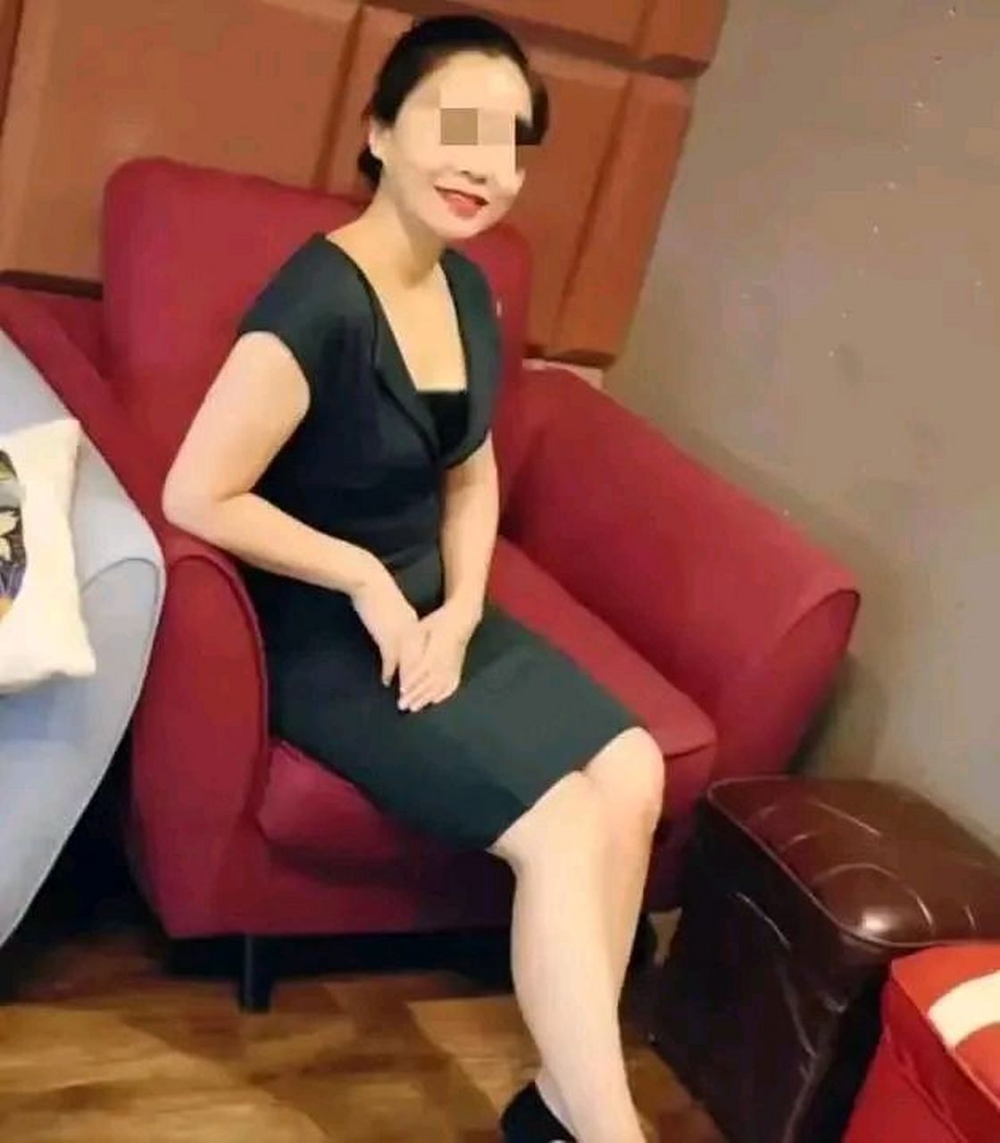 28岁壮硕小伙,被一42岁上海富婆花200万包养,两人还在外偷筑爱巢幽会!