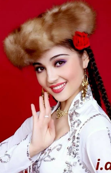 新疆唯一与阿富汗接壤的县,满街金发碧眼大美女