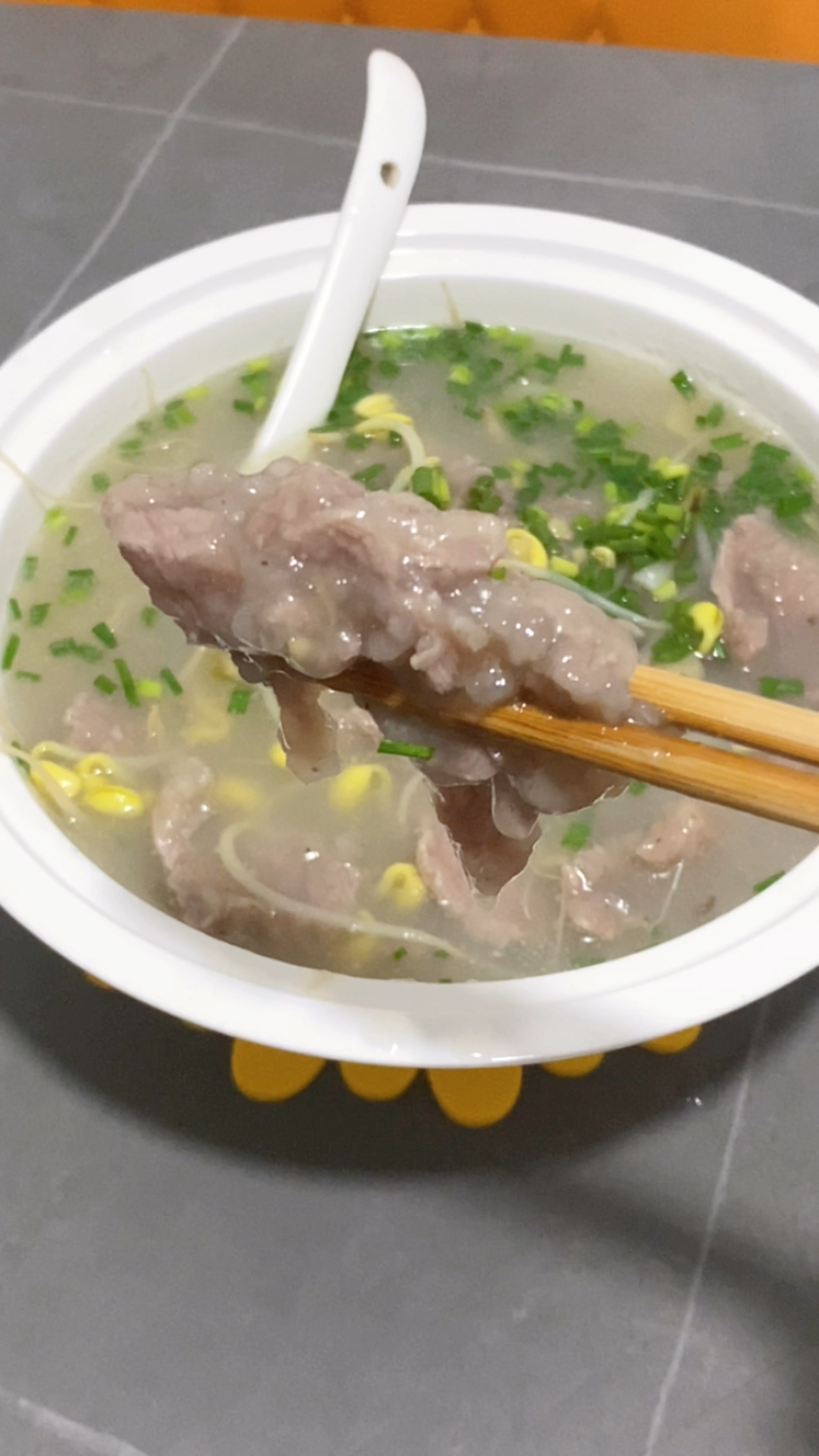 中学生暑假在家终于放下手机学做滑肉,先不说味道就