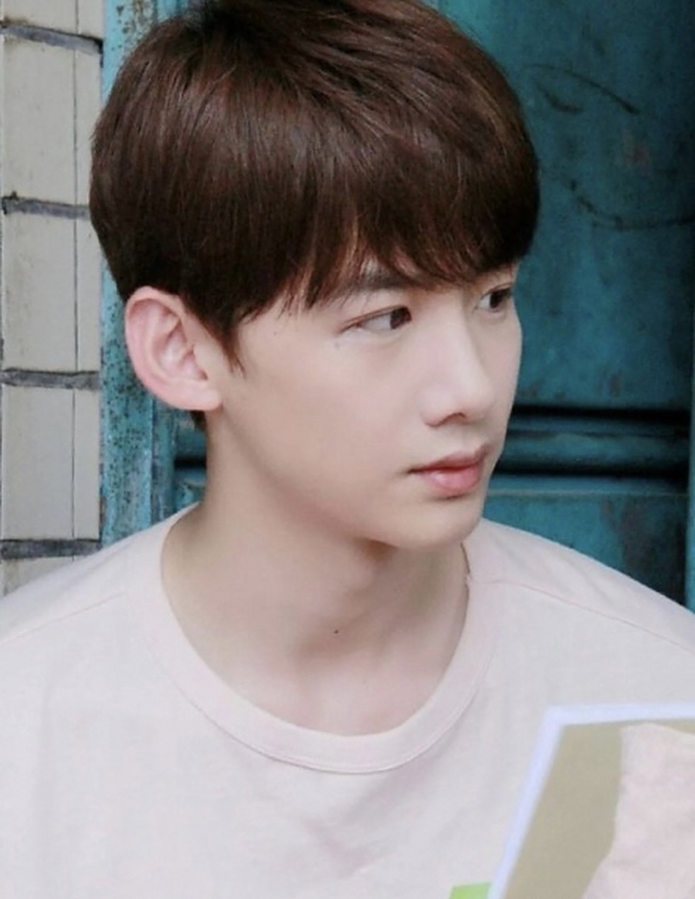 白敬亭眼角这颗痣好会长,起到了画龙点睛的作用