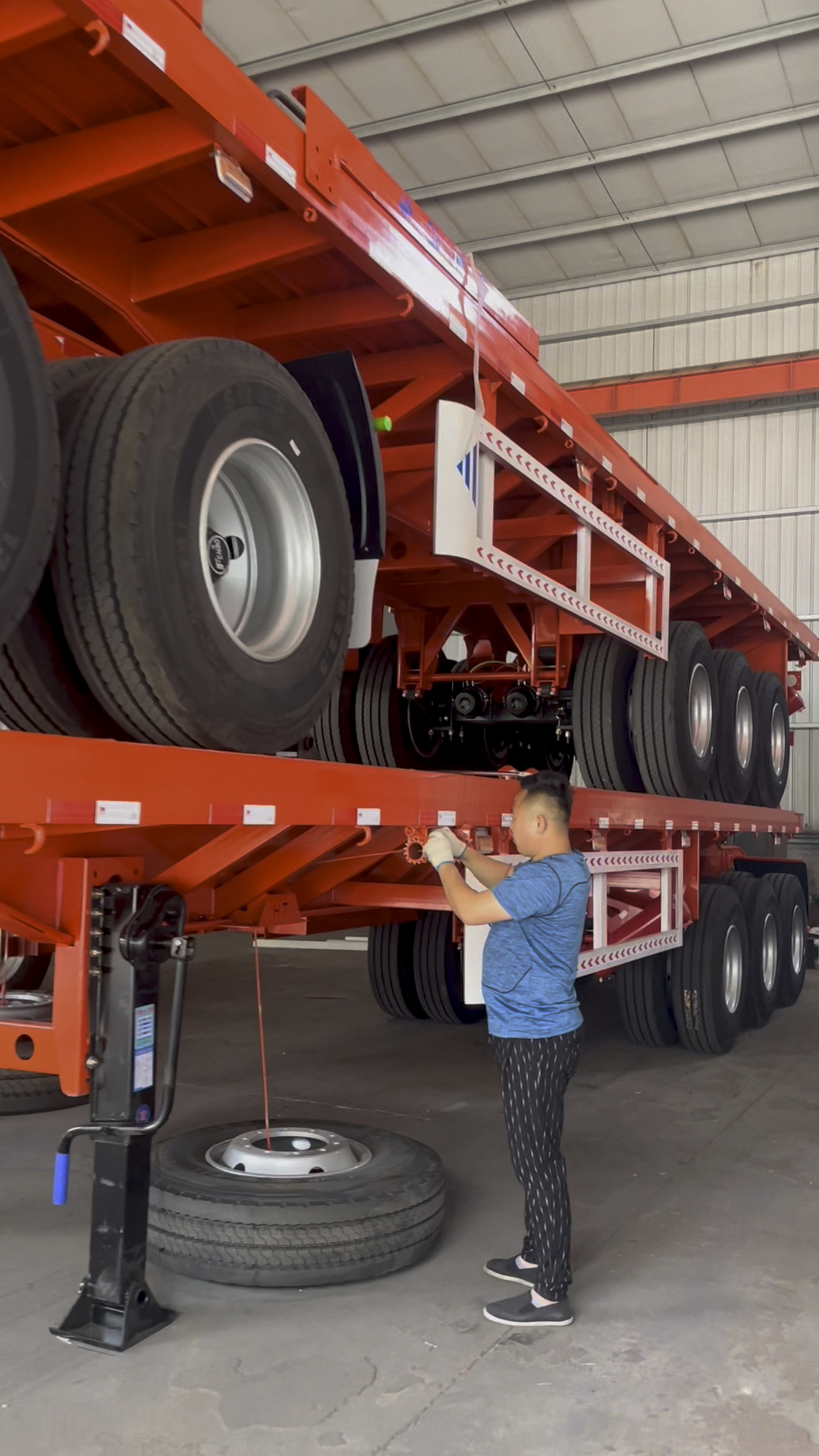 蒙古煤炭运输专用平板列车,蒙古双挂,专用设计双备胎架,灭火器