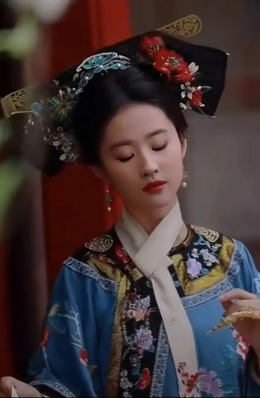我终于知道刘亦菲为啥不拍清装剧了,就这扮相,演一集就可以大结局了吧