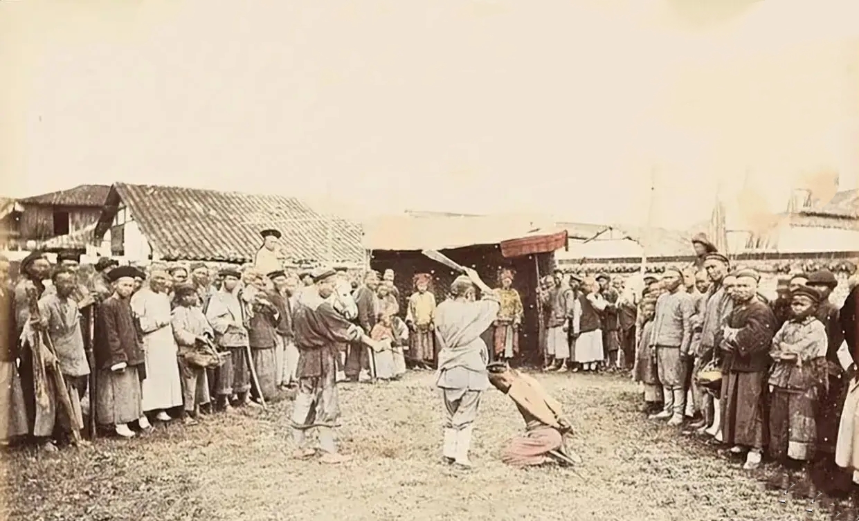 古时刽子手,指以行刑为业的人