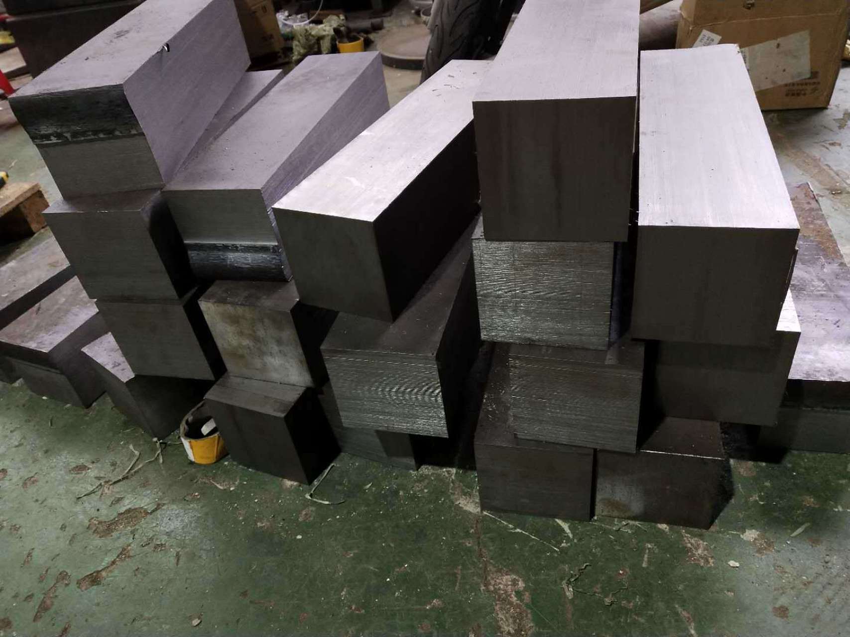 h13模具钢是一种具有高温强度和高腐蚀抗性的钢材.