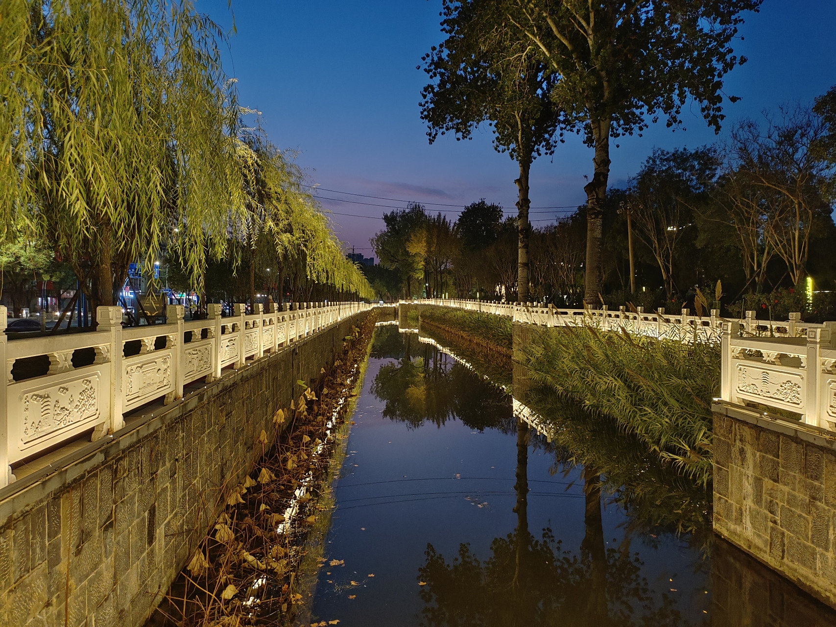 经过3年的封闭施工,安阳三角湖公园以崭新的面貌呈现在大家面前,公园