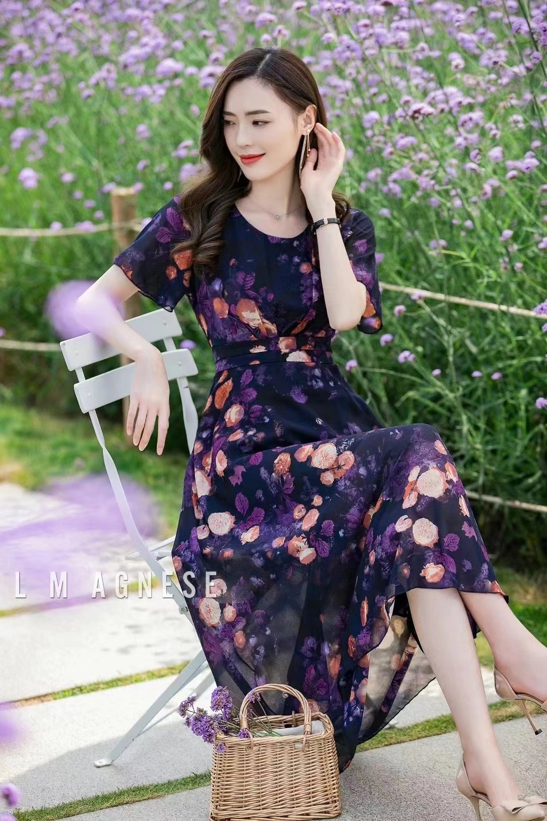 连衣裙 大方圆领 唯美印花 高腰修饰 a字大裙摆 灵动飘逸 魅力十足