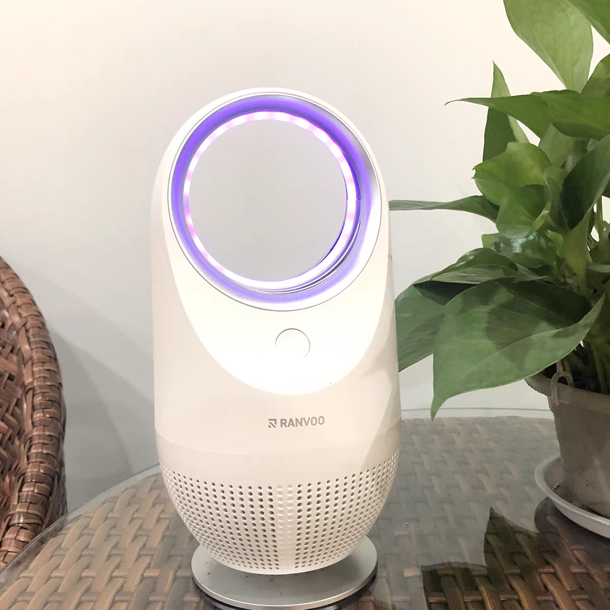 产品小巧玲珑,体积小,做工精致,外观就像一个艺术品