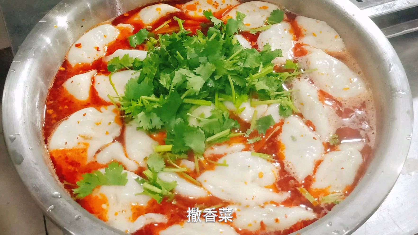 饺子不要总是沾蒜泥了,做酸辣汤饺不挑馅,酸爽开胃