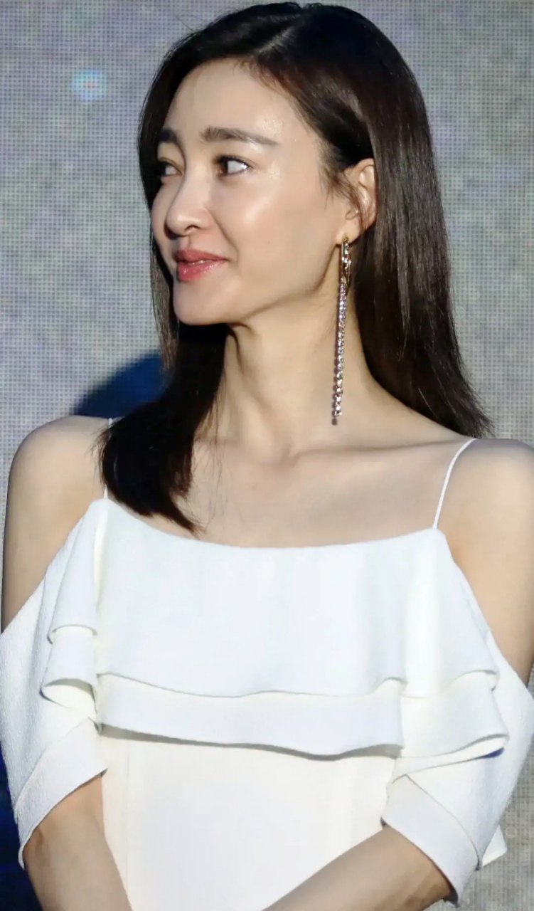 "素颜女神"王丽坤