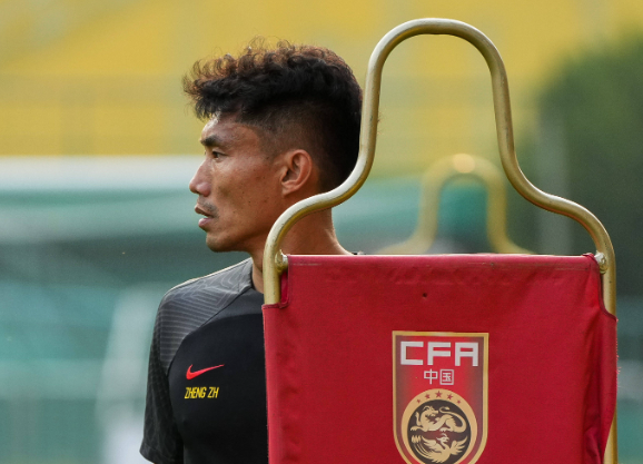 国足告别传奇!郑智退役仪式震撼来袭