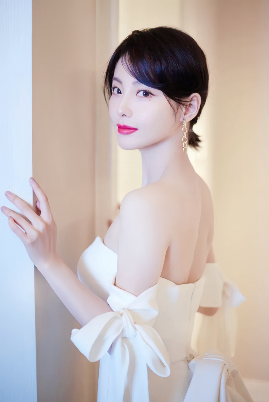 美女壁纸美图-第04期-张嘉倪