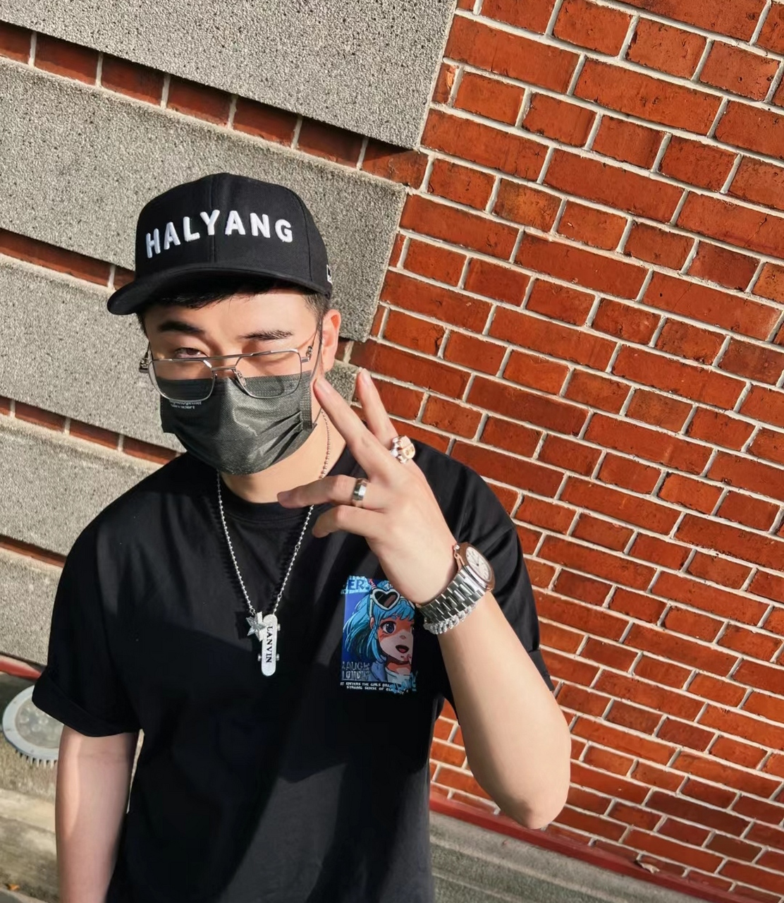 张子萱把老公打扮成潮男,陈赫戴着眼镜自拍酷劲十足,两口子已经开始