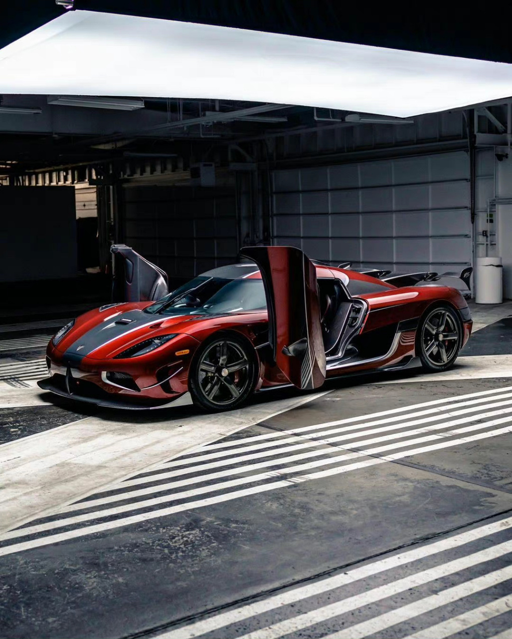 科尼赛克agera是瑞典超级跑车制造商科尼赛克(koenigsegg)生产的一款