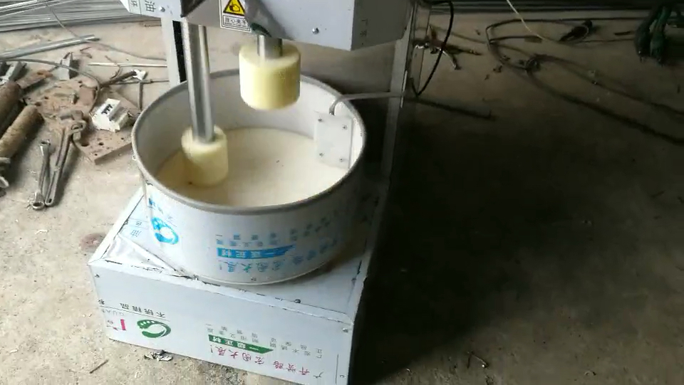 客户反应仿人上下捶打机做出来的糍粑年糕口感更好哦