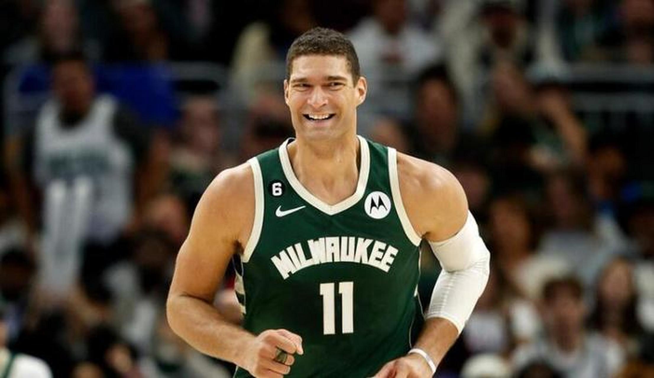 据威斯康星州记者gery woelfel报道,雄鹿预计会给布鲁克-洛佩斯一份