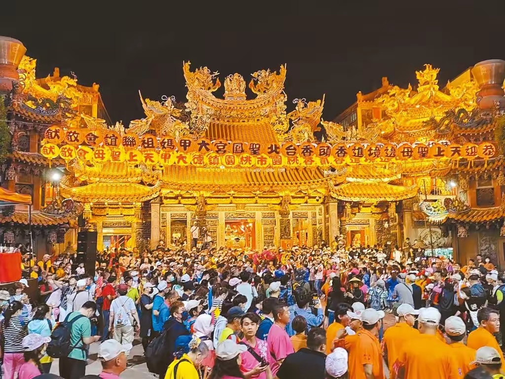 大甲妈祖绕境活动启动,宋楚瑜朱立伦参香,民进党大咖集体缺席