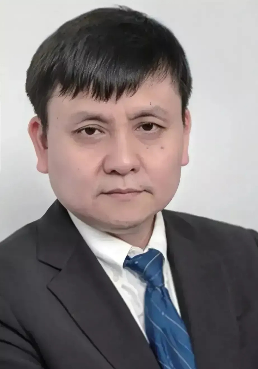 张文宏的婚姻又管你们什么事情,奇了怪了    张文宏是一位好医生!