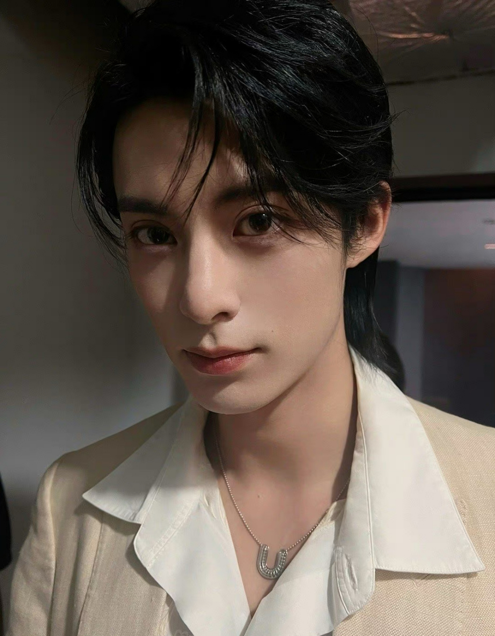 王鹤棣眼睛好大,睫毛好长,鼻子好高,整个五官特别立体,超帅!