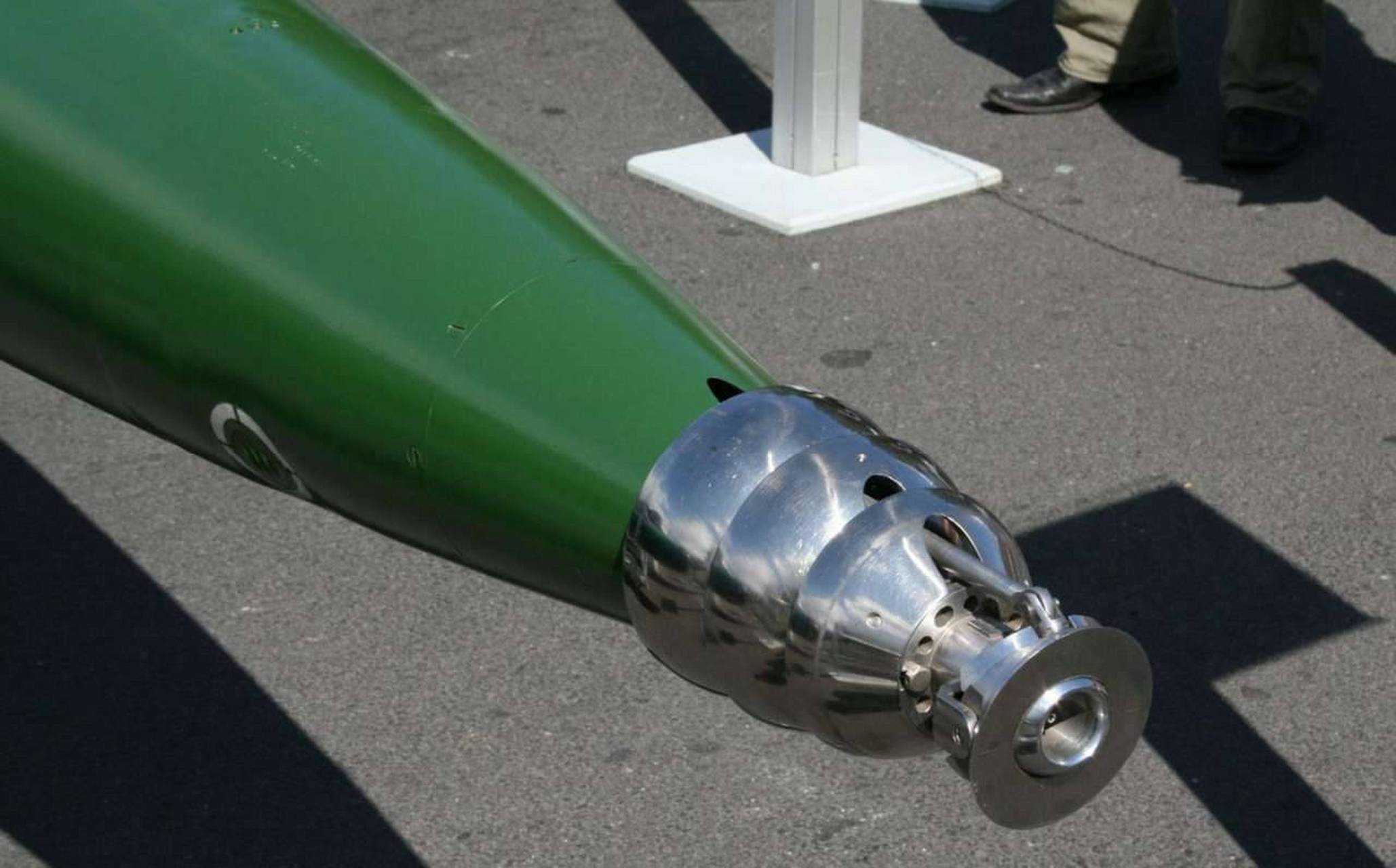 俄罗斯"暴风"超空泡鱼雷 "暴风"超空泡鱼雷是苏联研制的一种超空泡