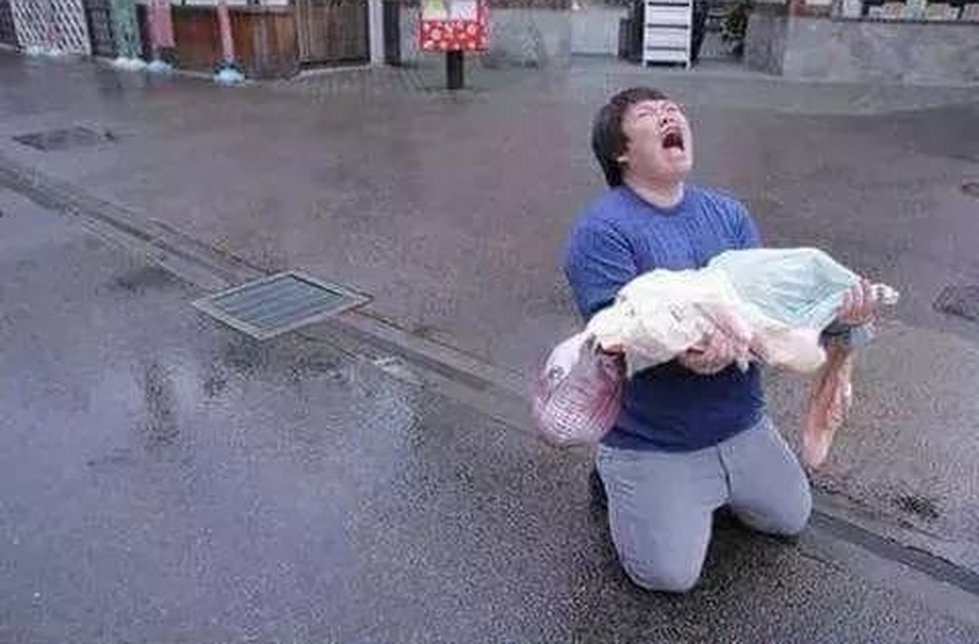 天啊,我女朋友漏气啦,救救她吧